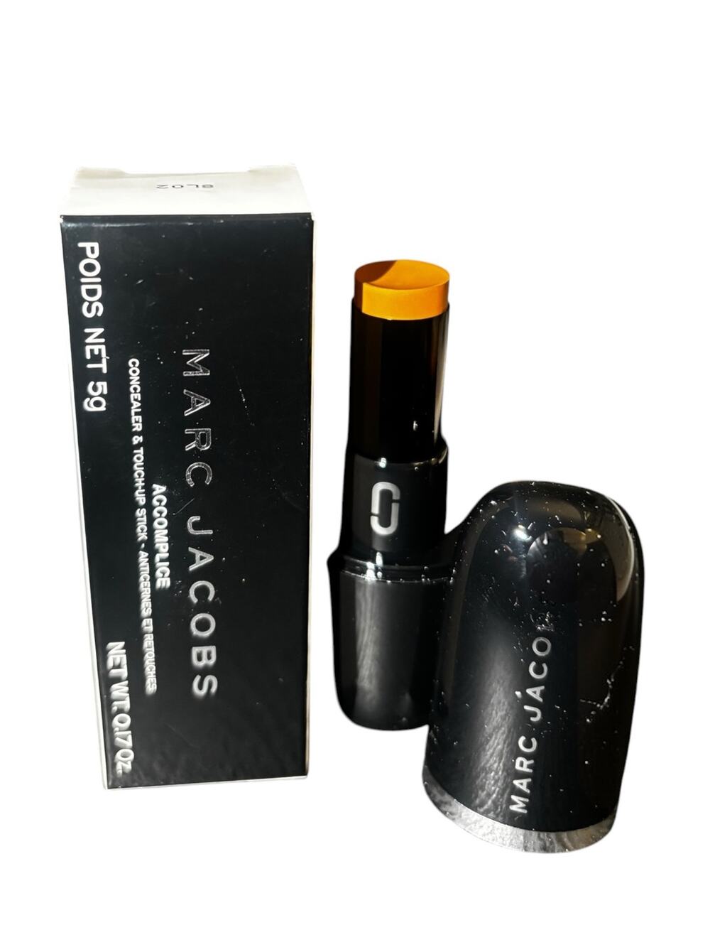Marc Jacobs Accomplice Concealer & Touch-Up Stick-Tan 49-NEW